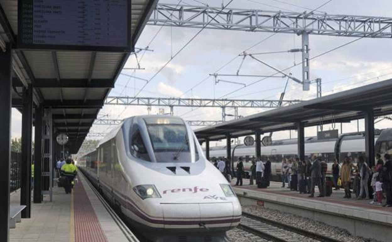 Un convoy de Renfe en la estación.