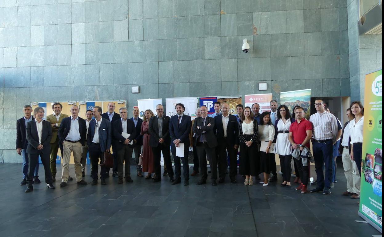 Imagen de los participantes en el clúster de minería celebrado en León.