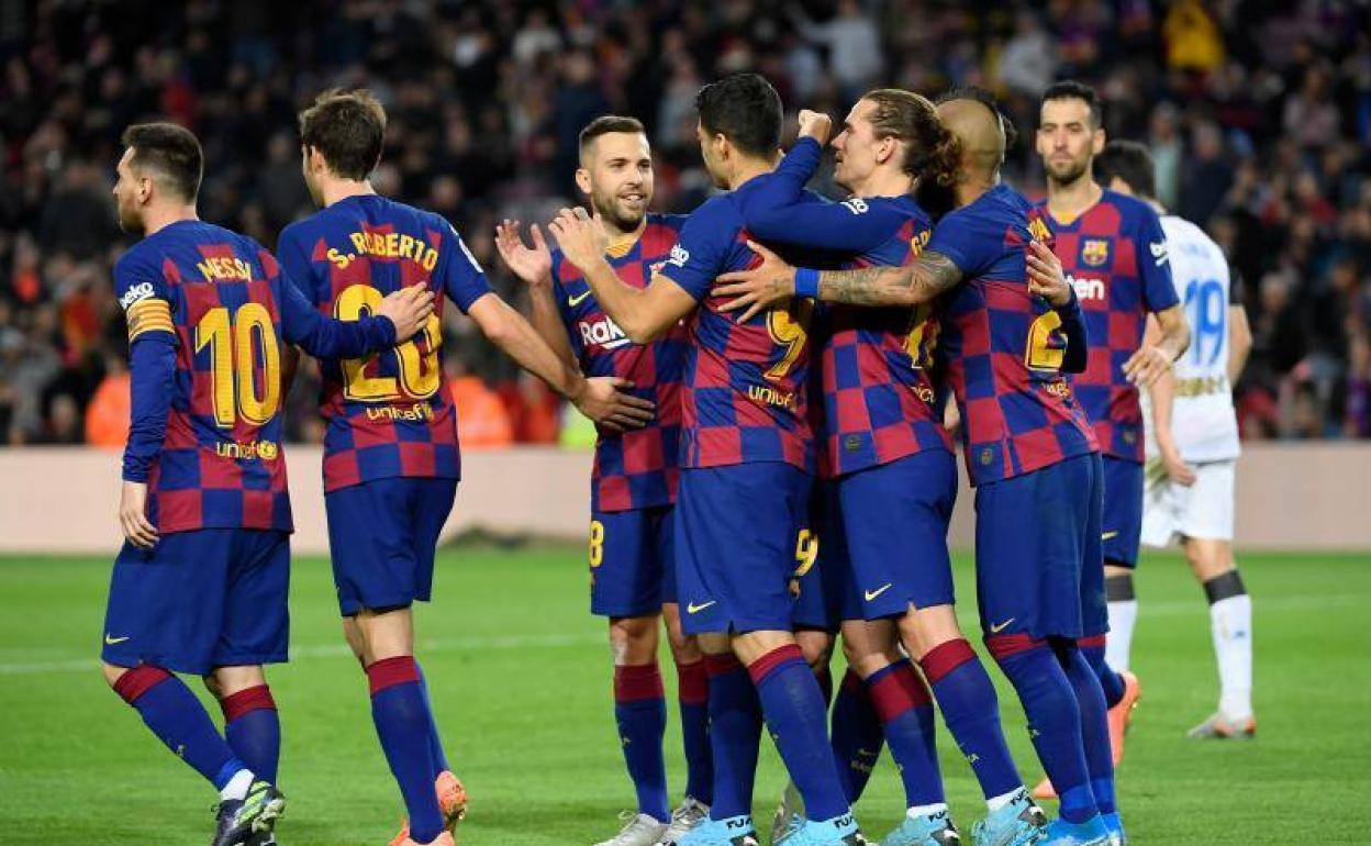 Los futbolistas del Barcelona celebrando el último tanto.. 