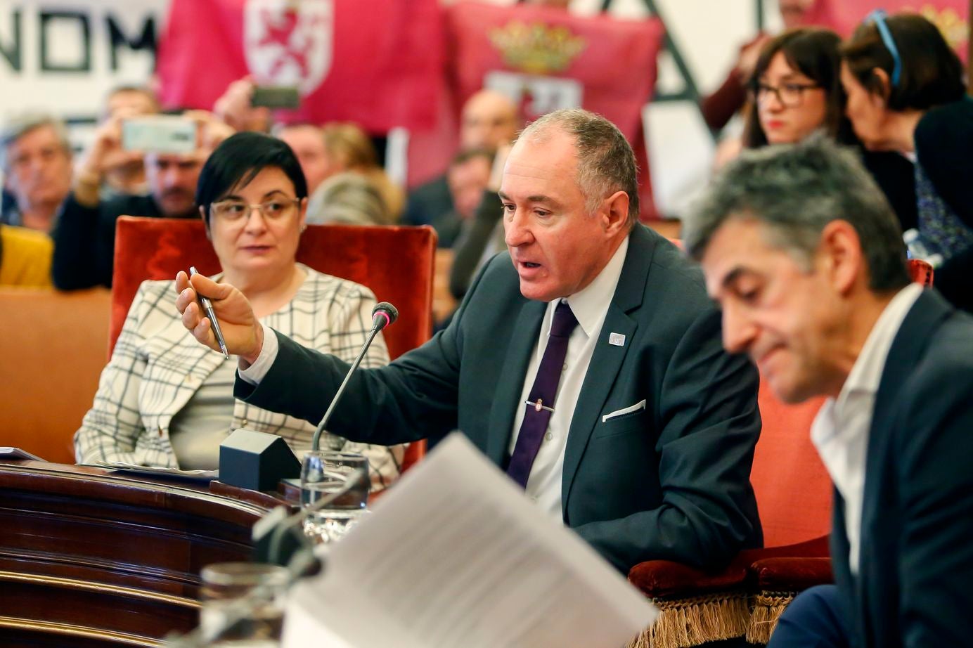 Pleno Ordinario en el Ayuntamiento de León con la moción leonesista como telón de fondo.