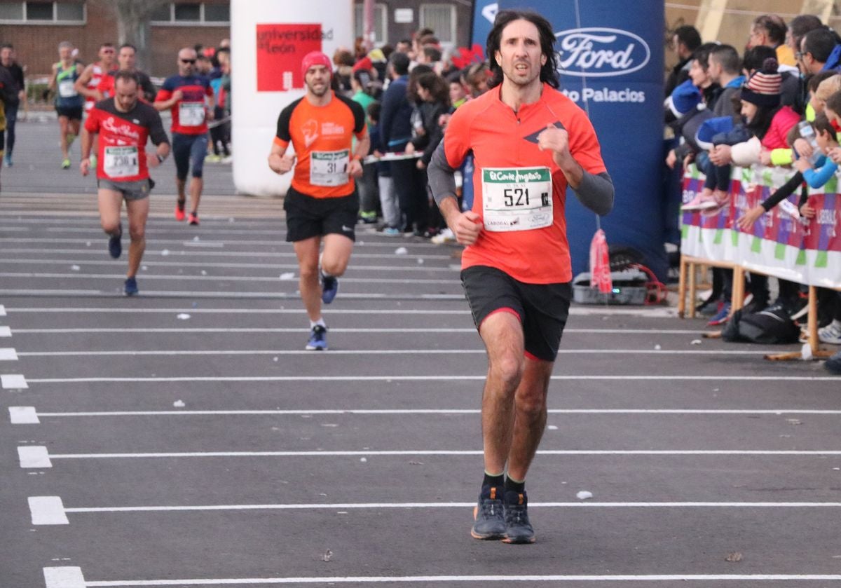 Jorge Blanco fue el vencedor de la San Silvestre de León 2019, seguido de Sergio Alegre y Álvaro Gutiérrez en un recorrido tradicional por la ciudad de 7 kilómetros que finalizó en el aparcamiento del Palacio de los Deportes.