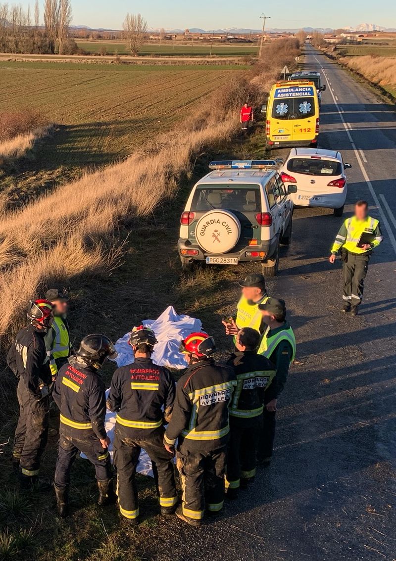 Dos personas fallecidas al sufrir una salida de vía con su vehículo en San Pedro de Valderaduey.