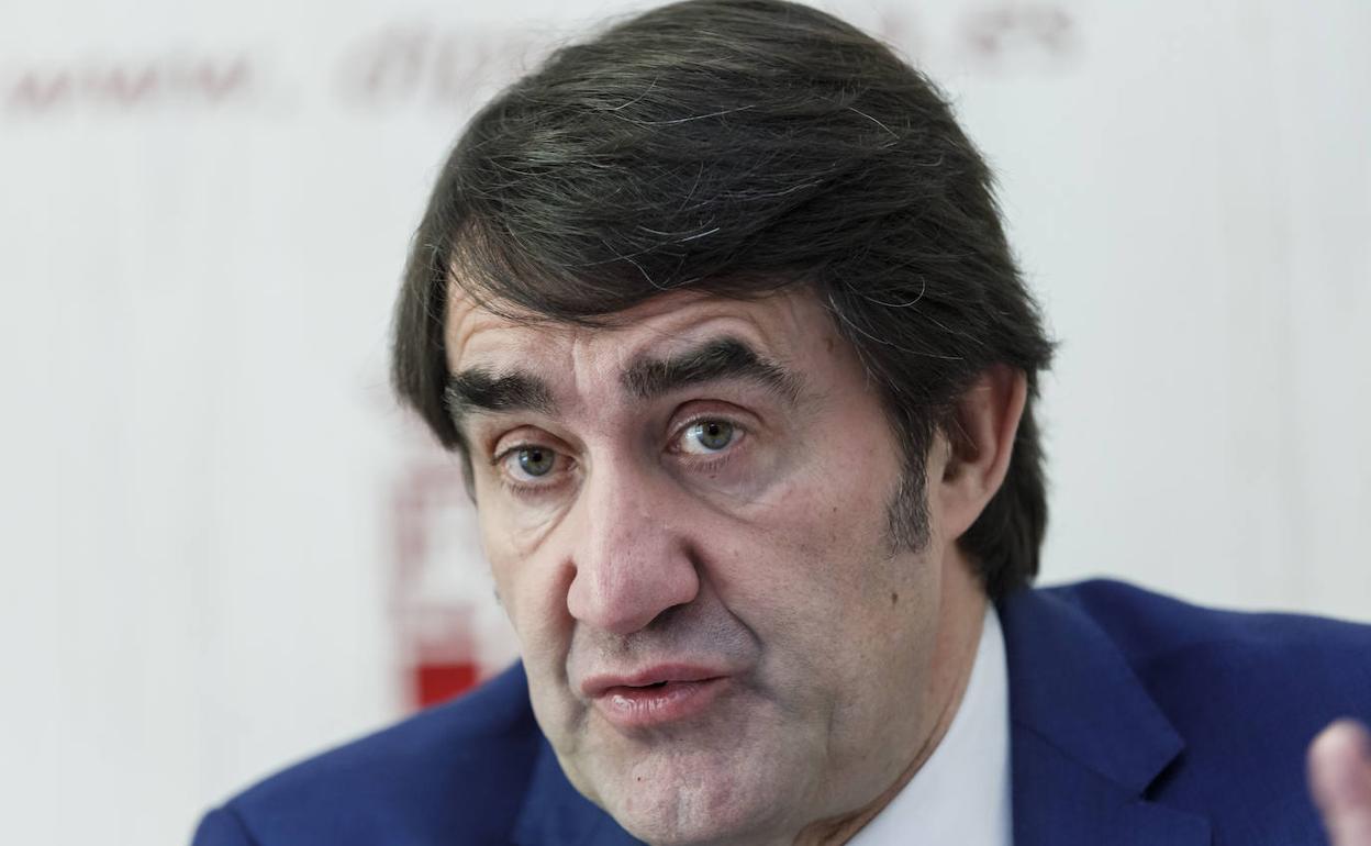 El consejero de Fomento y Medio Ambiente, Juan Carlos Suárez-Quiñones.