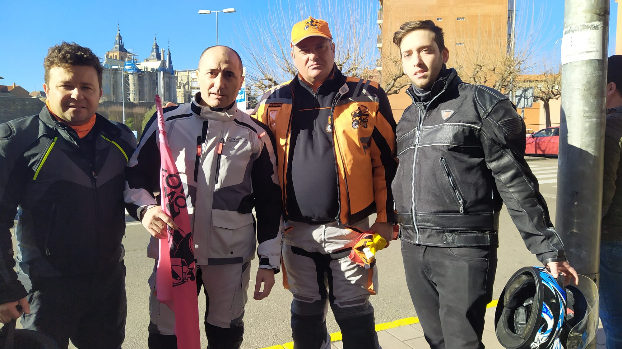 Fotos: Moteros despiden el año en el Monumento en Honor al Motorista en Astorga