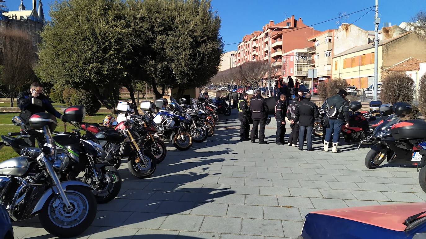 Fotos: Moteros despiden el año en el Monumento en Honor al Motorista en Astorga