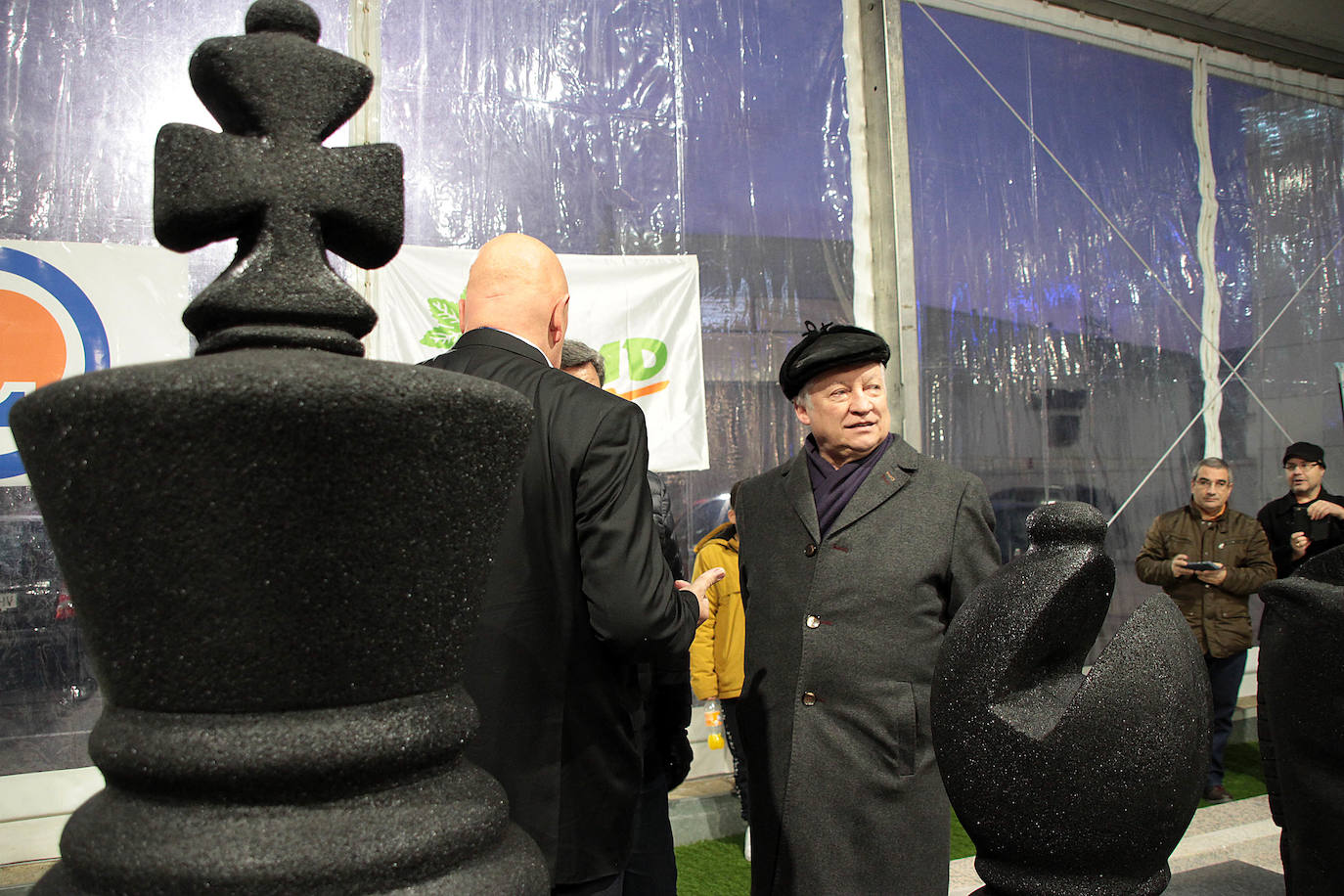 Fotos: Karpov, en León