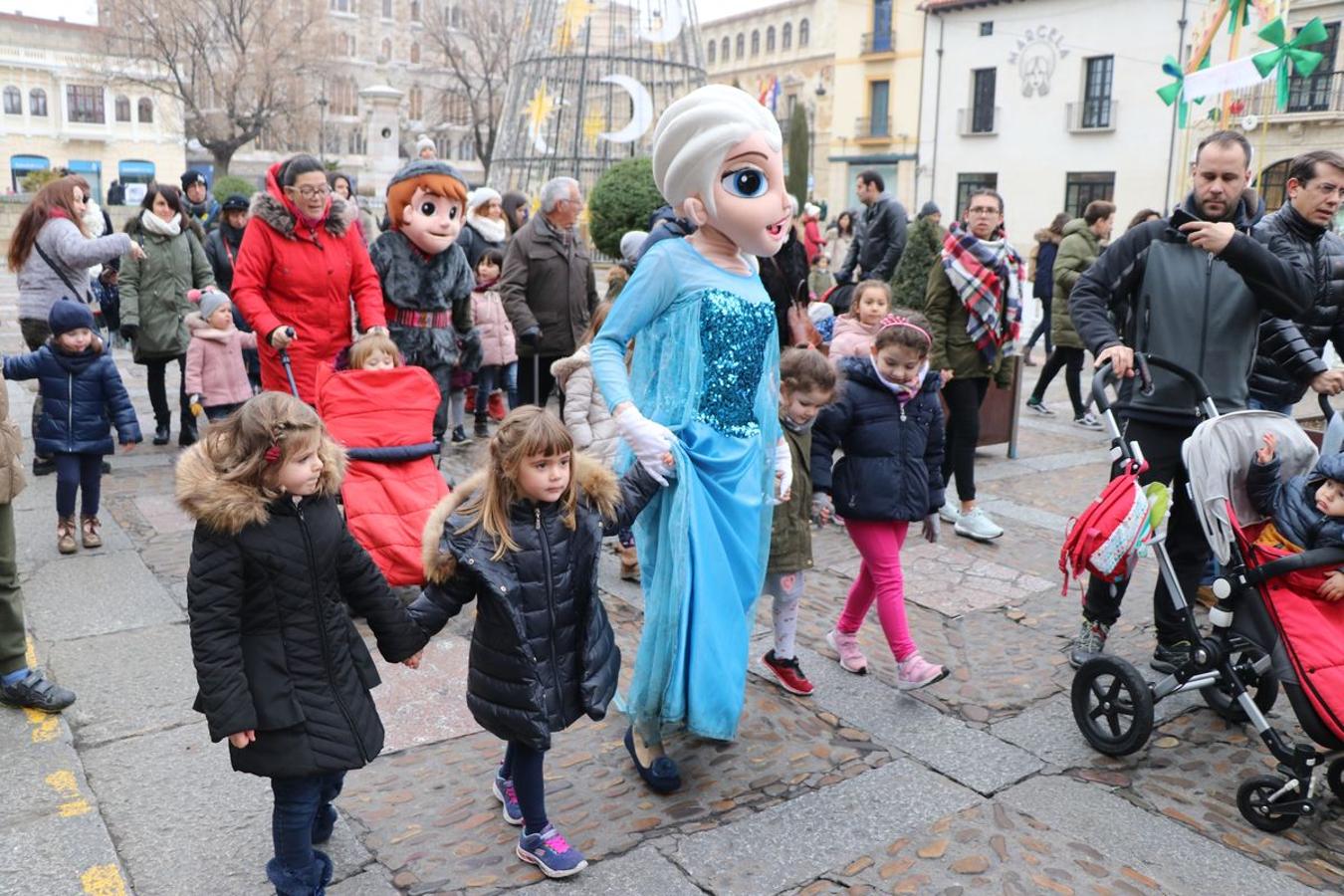 Los personajes de Frozen desfilan por las calles de la capital.