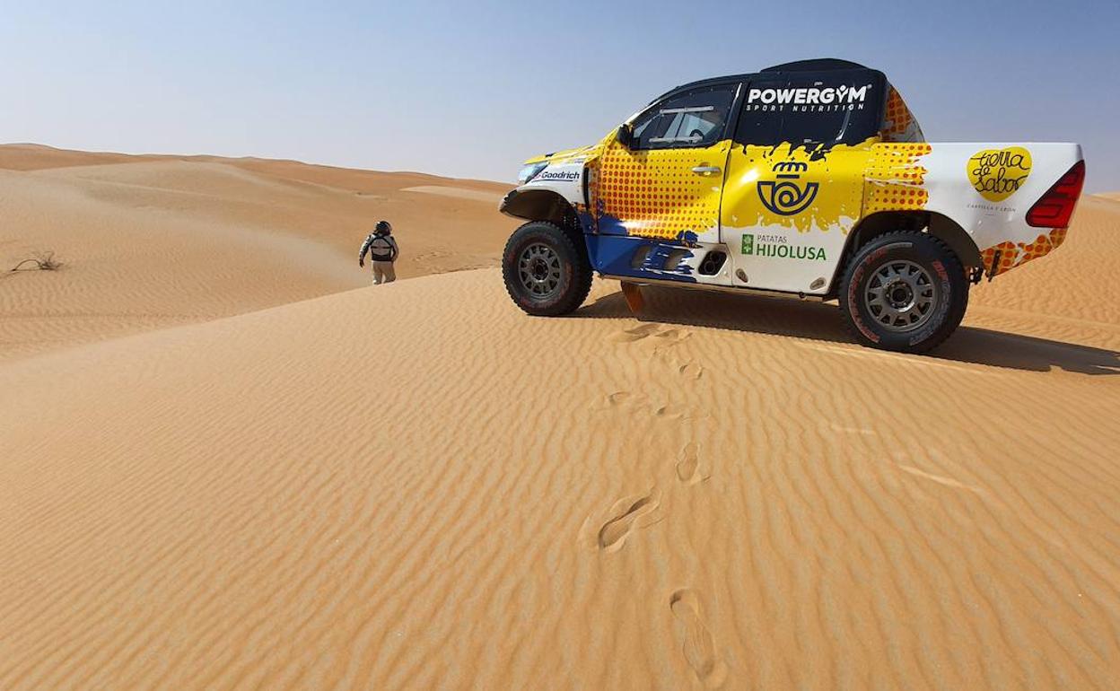 Coche con el que compite Calleja en el Dakar.