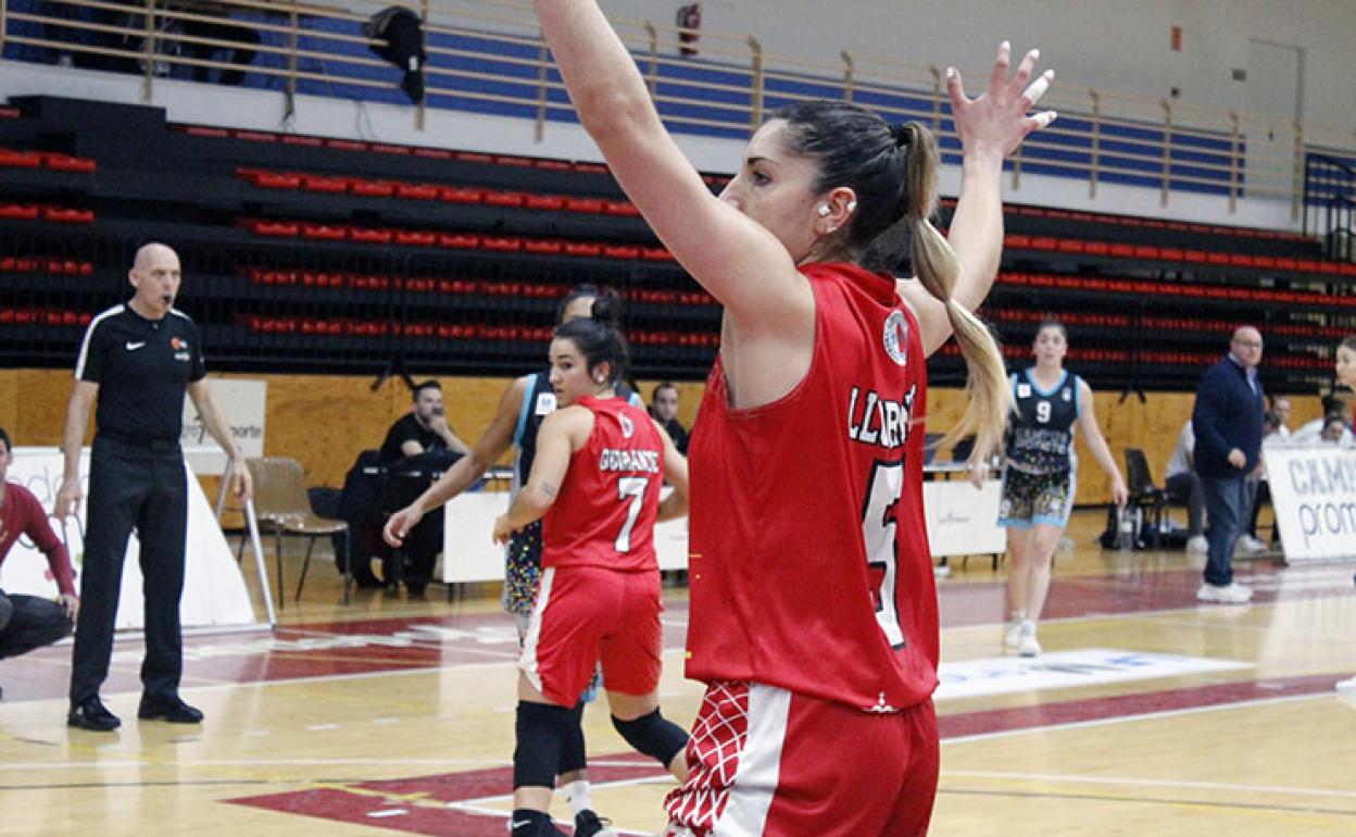 Un momento del partido en Logroño.