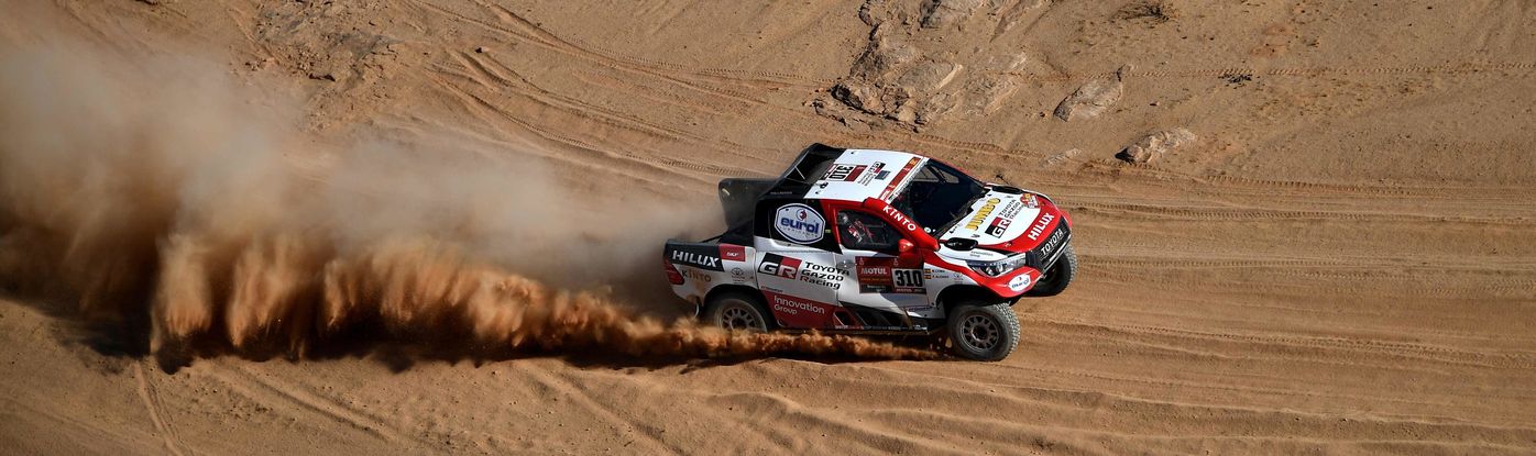 El Dakar sigue sumando imágenes espectaculares. Arena, motor y deporte de riesgo a partes iguales en una edición especialmente dura.