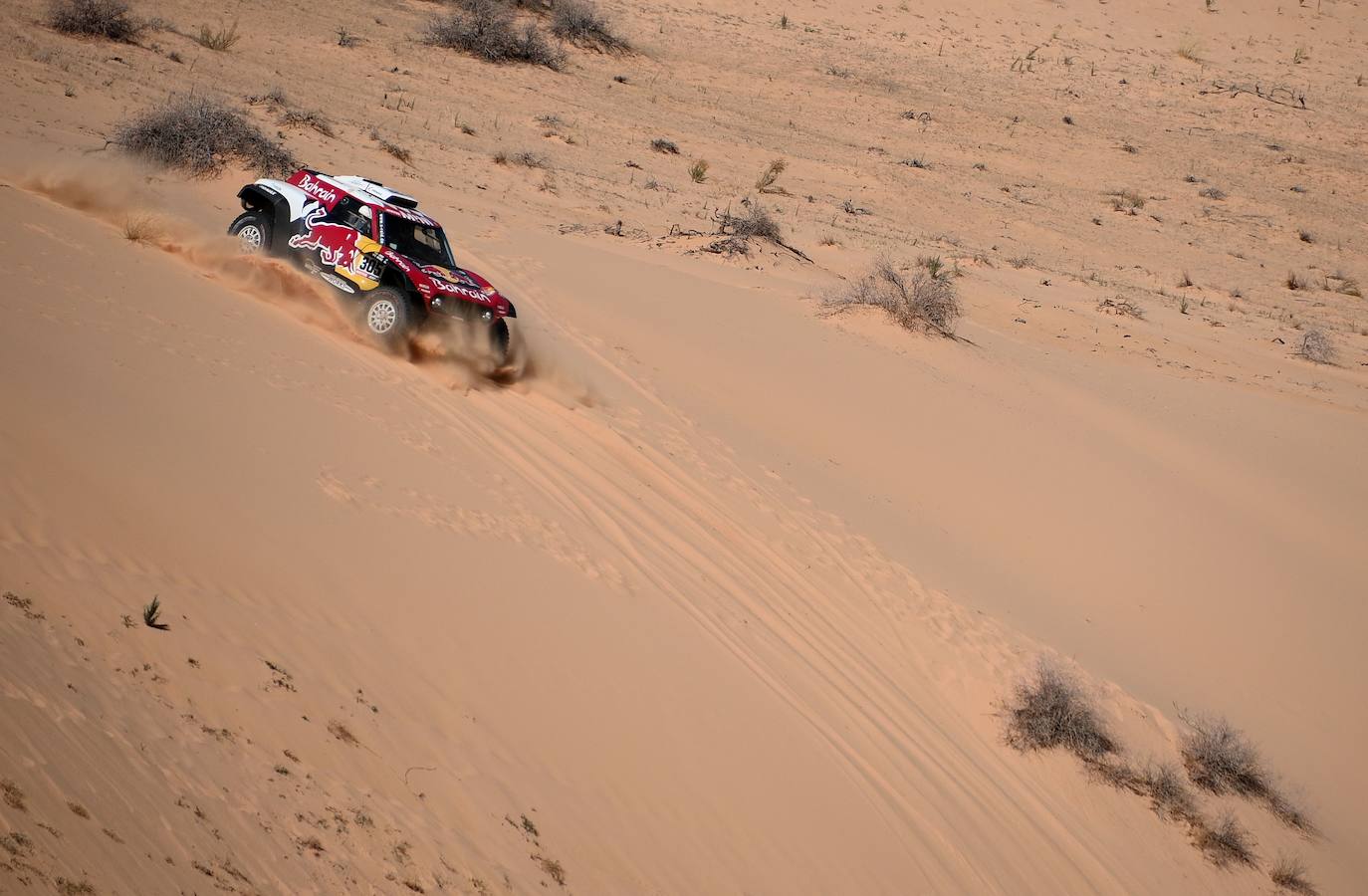 Estas son algunas de las mejores imágenes del Rally Dakar en la etapa correspondiente a este jueves. 