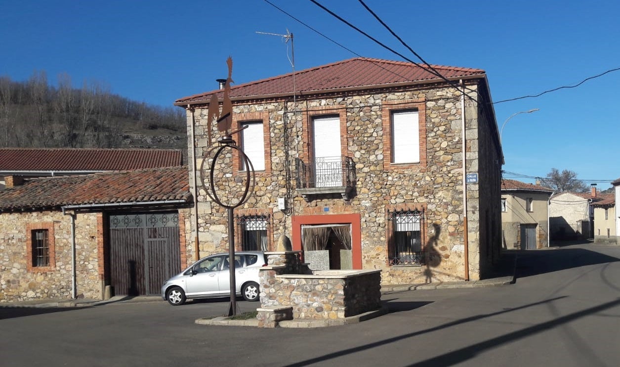 Esta localidad leonesa de la montaña oriental sostiene su población con la llegada de ocho nuevos vecinos al pueblo, lo que supone, al menos, mantener en 30 el número de habitantes dentro de la conocida como 'España despoblada'