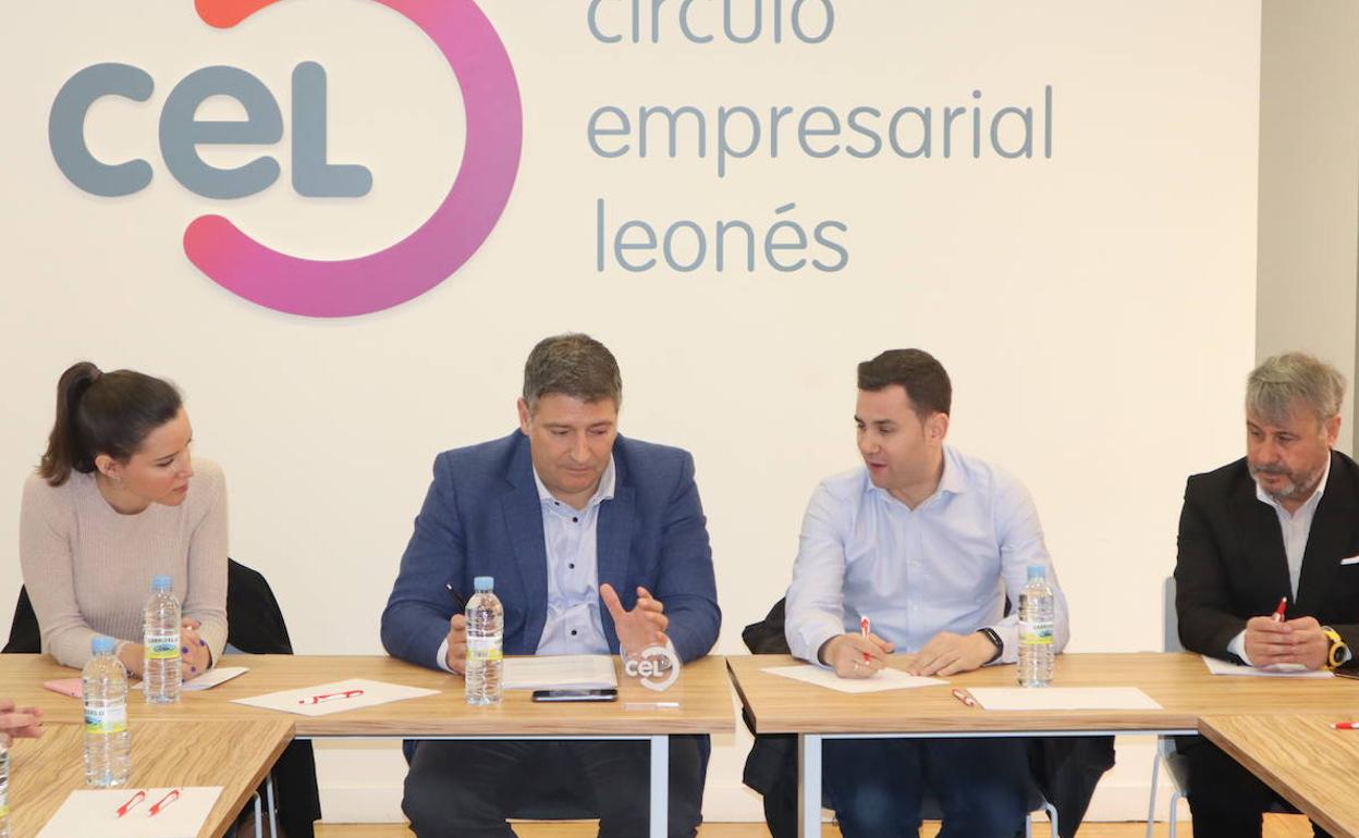 Reunión del CEL con los diputados en el Congreso del PSOE por León.