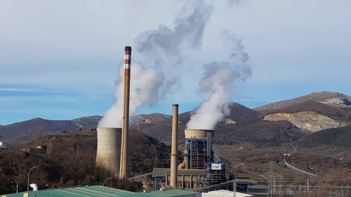 Fotos: La Térmica de La Robla vuelve a quemar