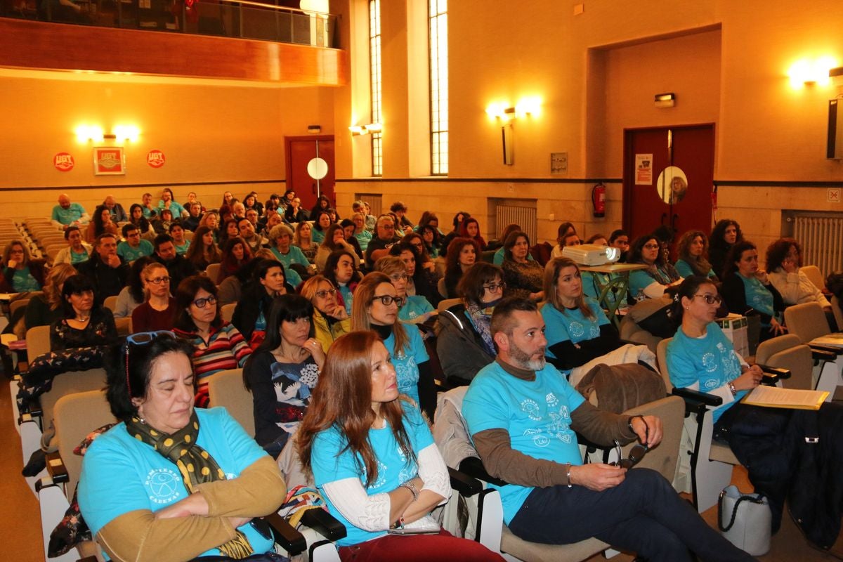 Fotos: UGT León &#039;rompiendo cadenas&#039;