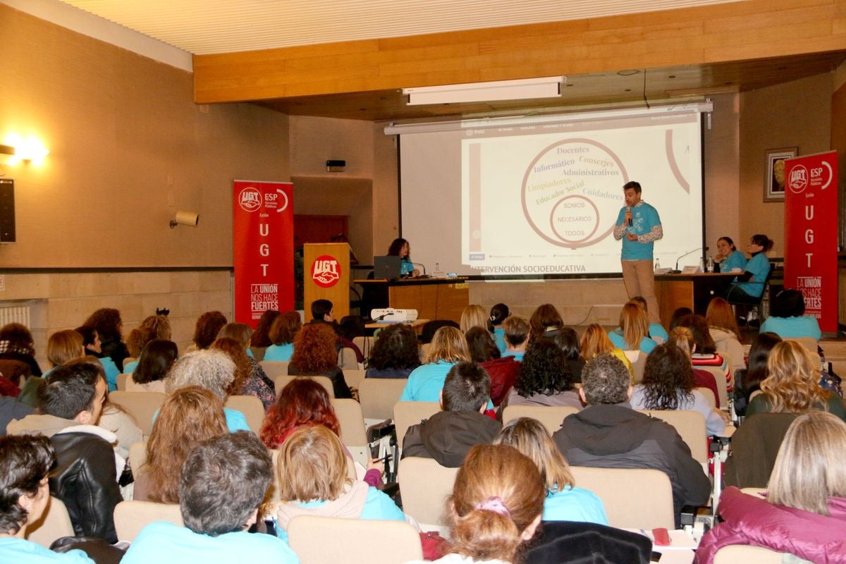 Fotos: UGT León &#039;rompiendo cadenas&#039;