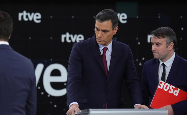 Sánchez refuerza el poder de su jefe de Gabinete, Iván Redondo