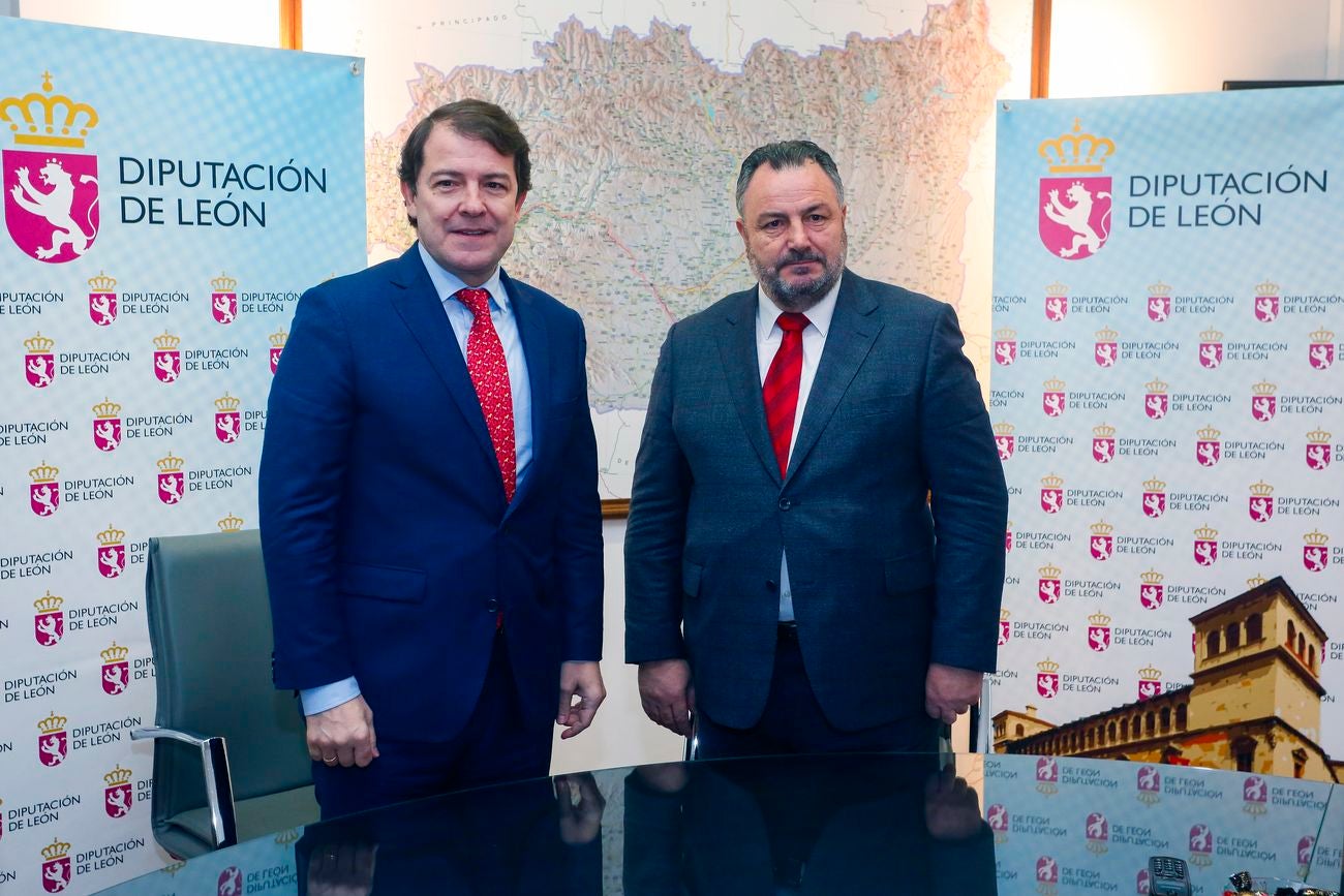 El presidente de la Junta de Castilla y León, Alfonso Fernández Mañueco, mantiene un encuentro con el presidente de la Diputación de León, Eduardo Morán.