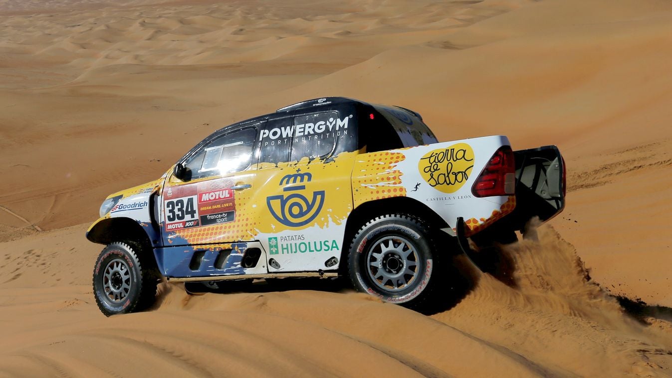 El piloto leonés Jesús Calleja, tras una extraordinaria etapa en el Dakar, se encuentra a un paso de alcanzar la línea de meta de la prueba más dura del mundo.