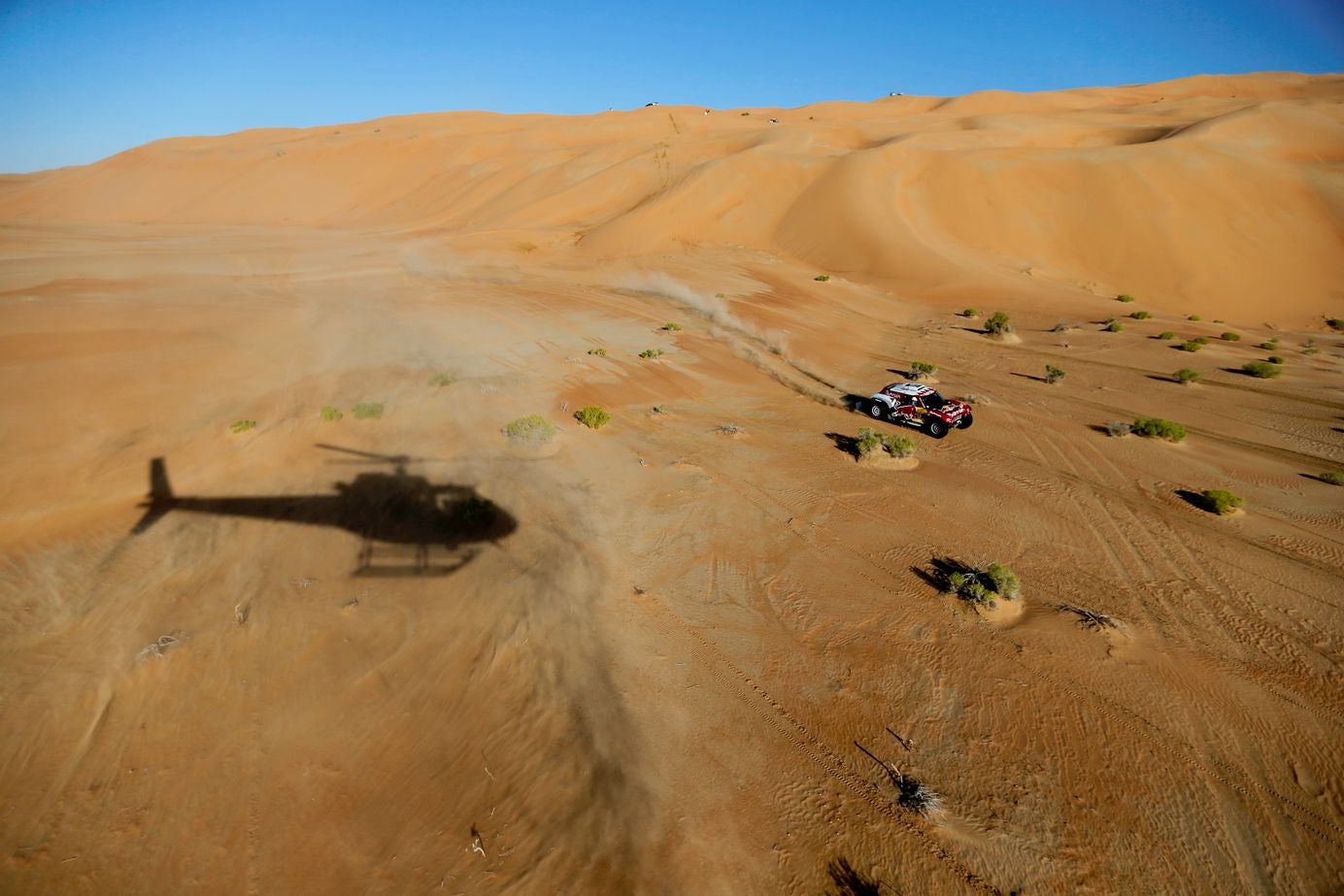 El piloto leonés Jesús Calleja, tras una extraordinaria etapa en el Dakar, se encuentra a un paso de alcanzar la línea de meta de la prueba más dura del mundo.