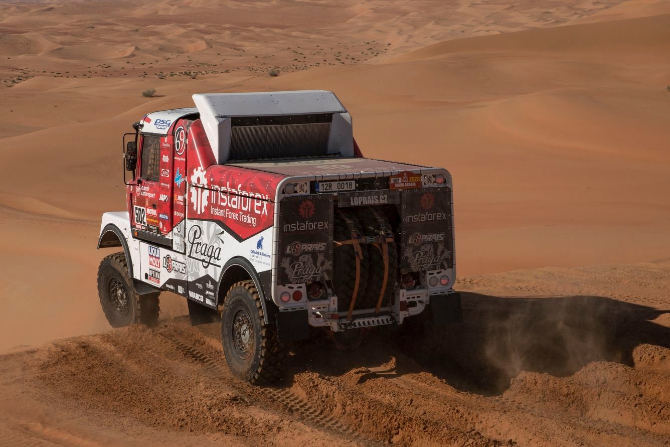 El piloto leonés Jesús Calleja, tras una extraordinaria etapa en el Dakar, se encuentra a un paso de alcanzar la línea de meta de la prueba más dura del mundo.