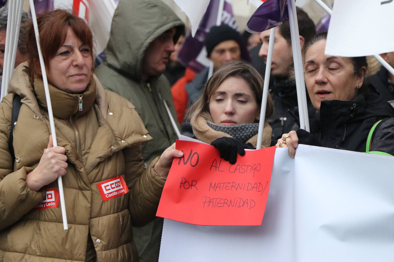 La Subdelegación del Gobierno acoge una protesta para exigir el desarrollo de planes de igualdad en empresas y sector público