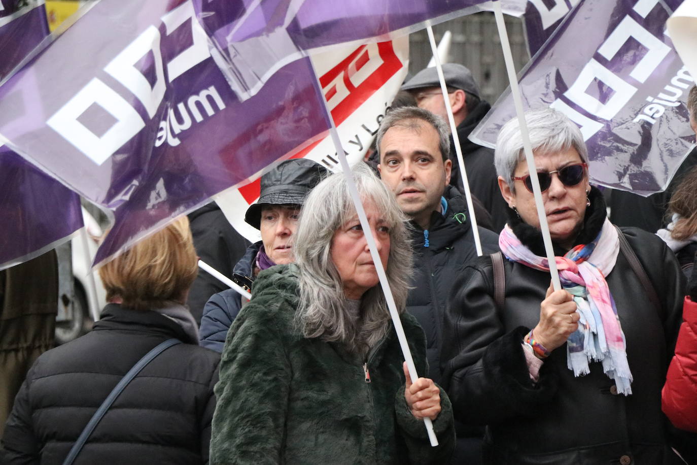 La Subdelegación del Gobierno acoge una protesta para exigir el desarrollo de planes de igualdad en empresas y sector público