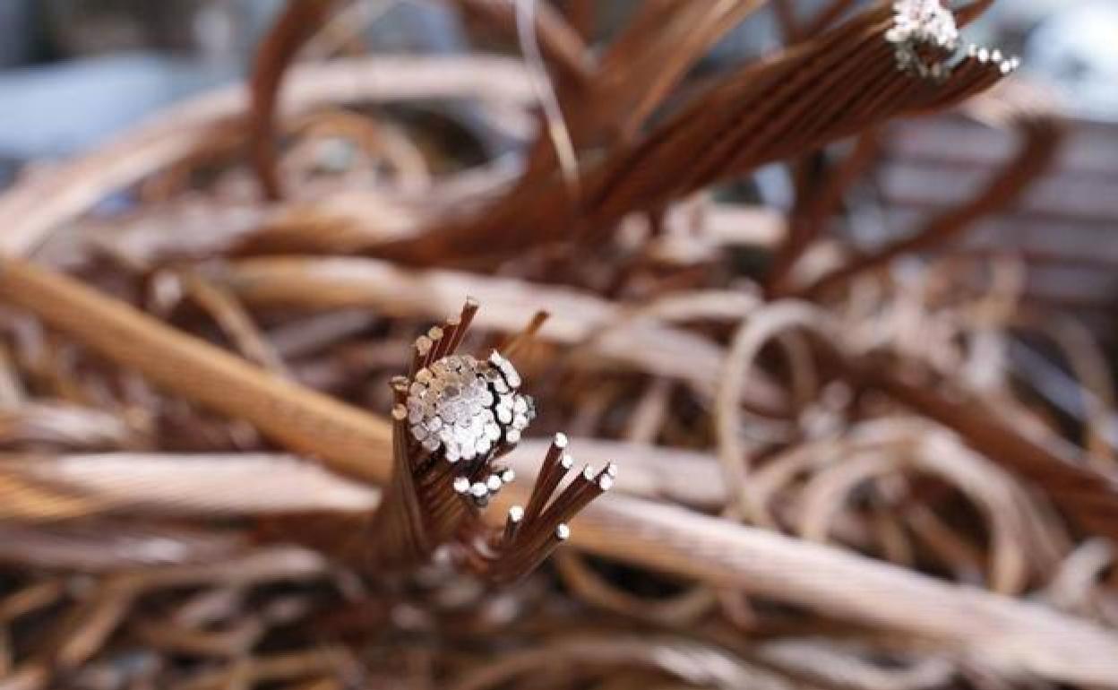 El fiscal pide tres años de prisión y 414.200 euros para cinco acusados por robar cable de cobre en La Seca y Cuadros