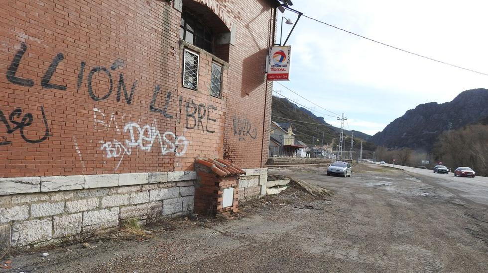 Imagen de una pintada reivindicando el Reino de León en las inmediaciones de la localidad leonesa de Villamanín.