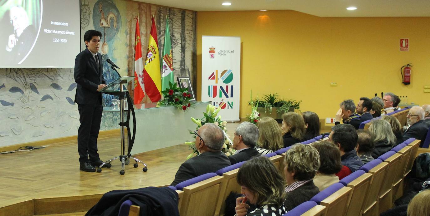 Fotos: Ceremonia de despedida civil del primer gerente de la ULE, Víctor Matamoro Álvarez