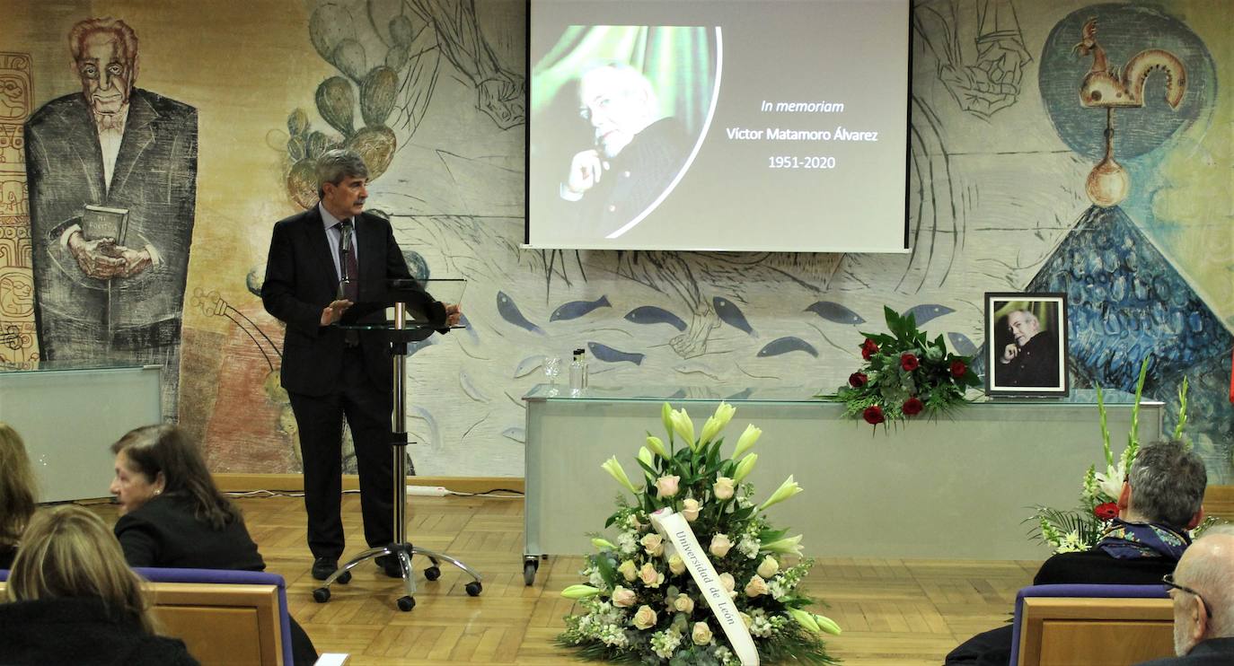 Fotos: Ceremonia de despedida civil del primer gerente de la ULE, Víctor Matamoro Álvarez