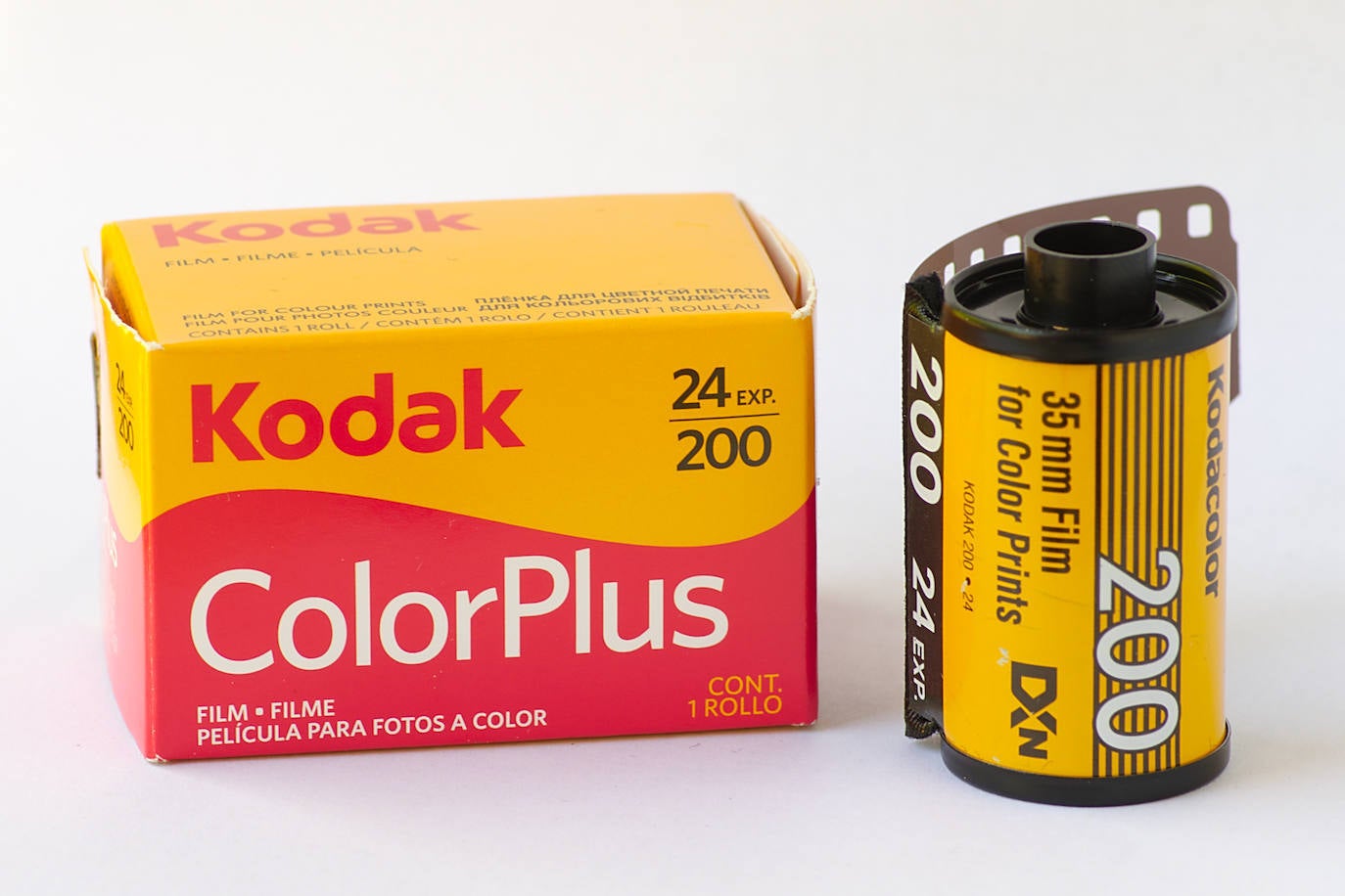 KODAK. Un caso curioso. La llegada de la fotografía digital llevó a la quiebra a la famosa empresa. Después de haberse declarado en bancarrota, la firma ha pasado por un proceso de reestructuración y parece resurgir de sus cenizas, ahora en el sector de la telefonía móvil.