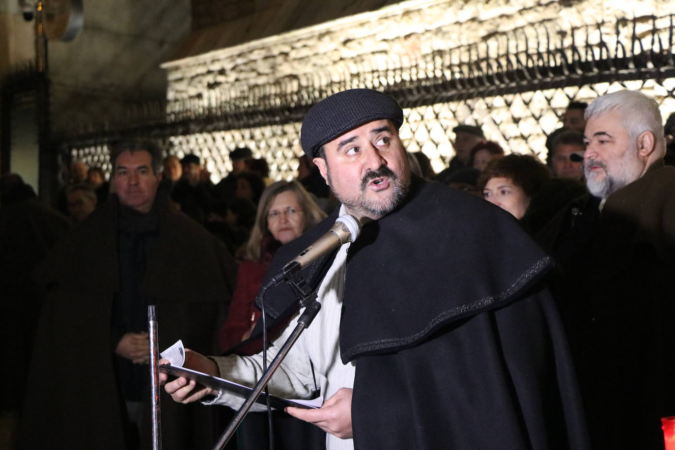 Fotos: Hoguera y gochín de San Antón