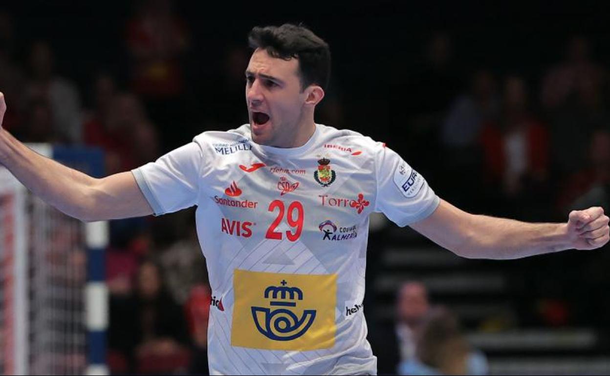 Aitor Ariño celebra un gol ante Austria.