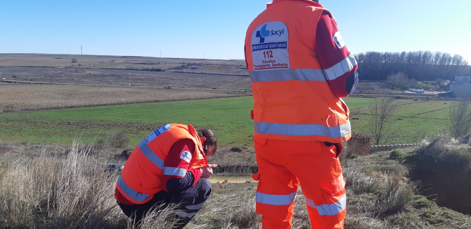 Nicola disfrutaba de una mañana en moto con sus amigos cuando cayó al fondo por un agujero de grandes dimensiones y seis metros de profundidad que estaba destapado al caer anteriormente la cúpula que cubre el respiradero de una bodega.