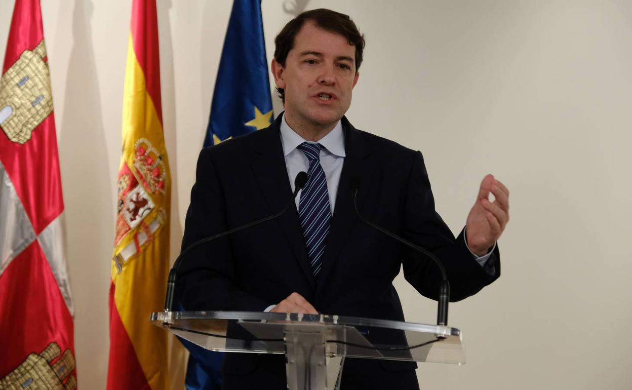 Fernández Mañueco descarta el PIN parental por la ausencia de adoctrinamiento en las aulas de Castilla y León