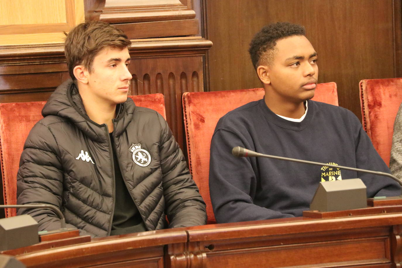 Fotos: Recepción de estudiantes franceses en el Ayuntamiento de León