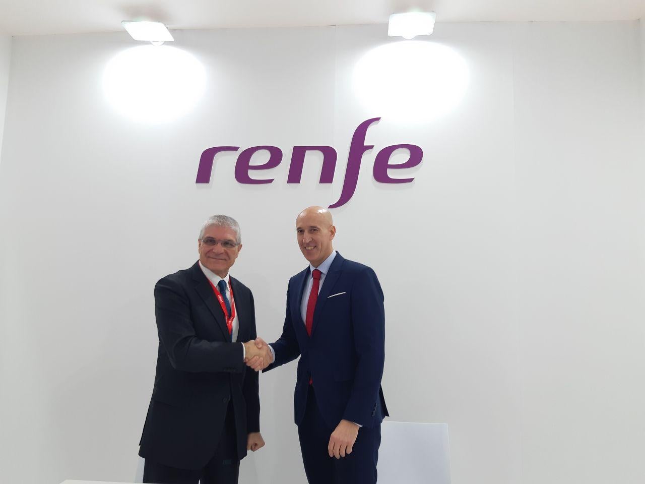 El Ayuntamiento y Renfe acuerdan fomentar y promocionar el turismo en León con descuentos y promociones.