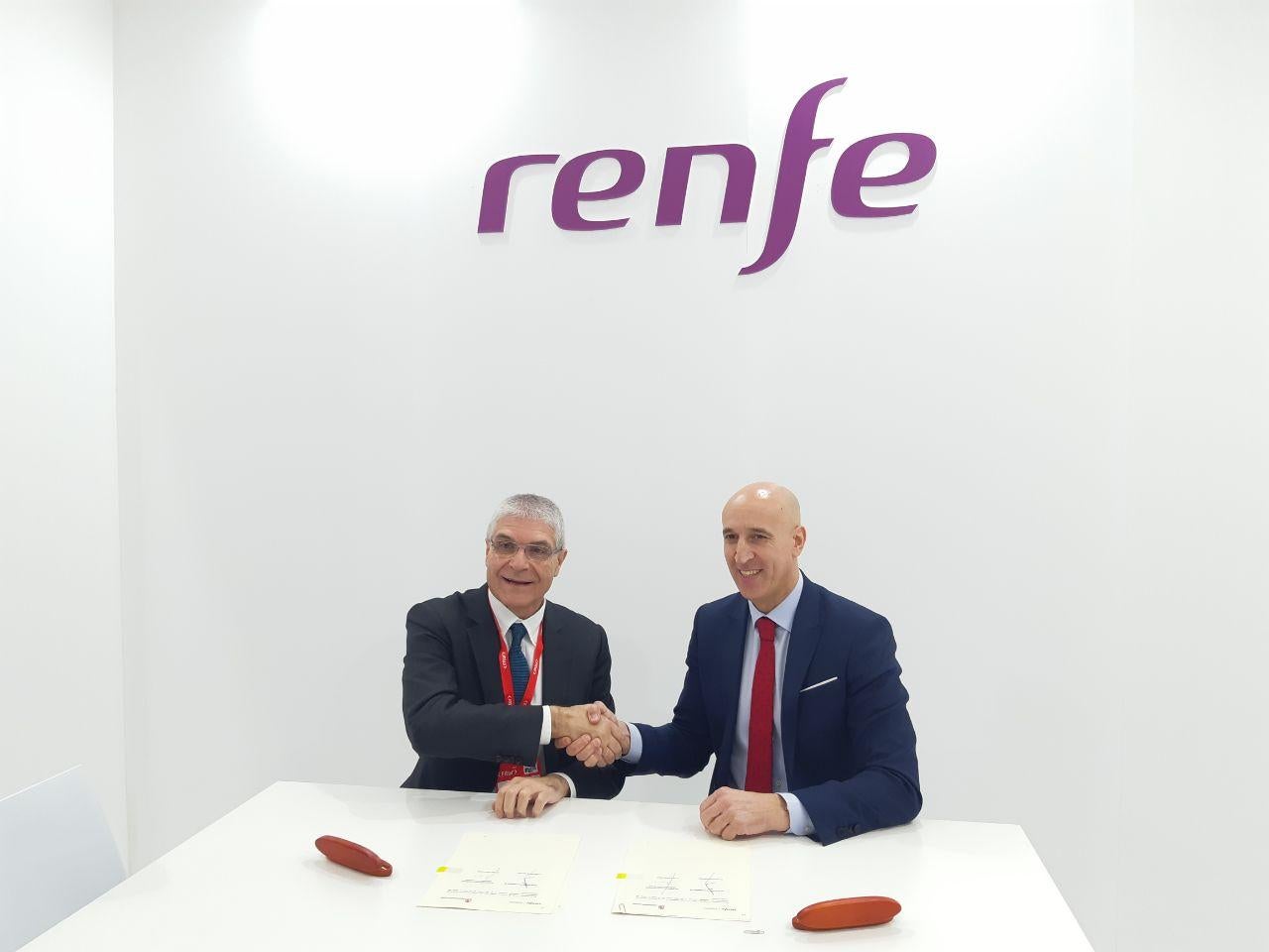 El Ayuntamiento y Renfe acuerdan fomentar y promocionar el turismo en León con descuentos y promociones.