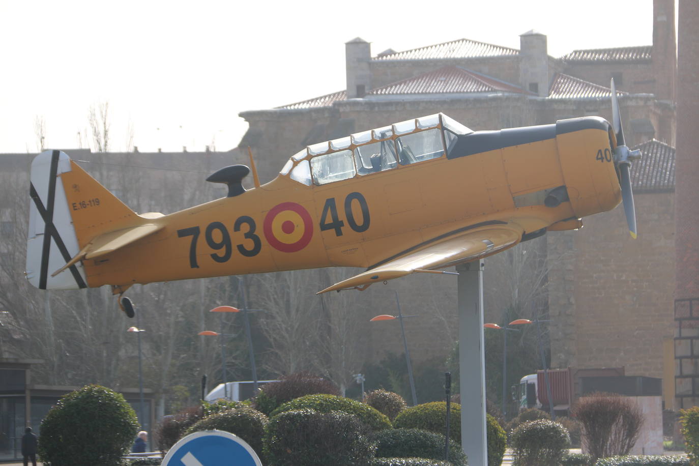 Denuncian el impago de la restauración del avión T6 Texan en León capital.