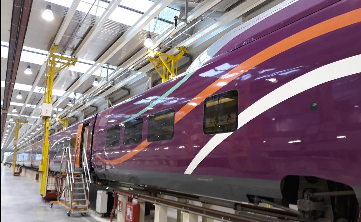 Taller Renfe Valladolid- Unidad Talgo serie 112 para adaptarla al tren ´low cost´ de Renfe. 