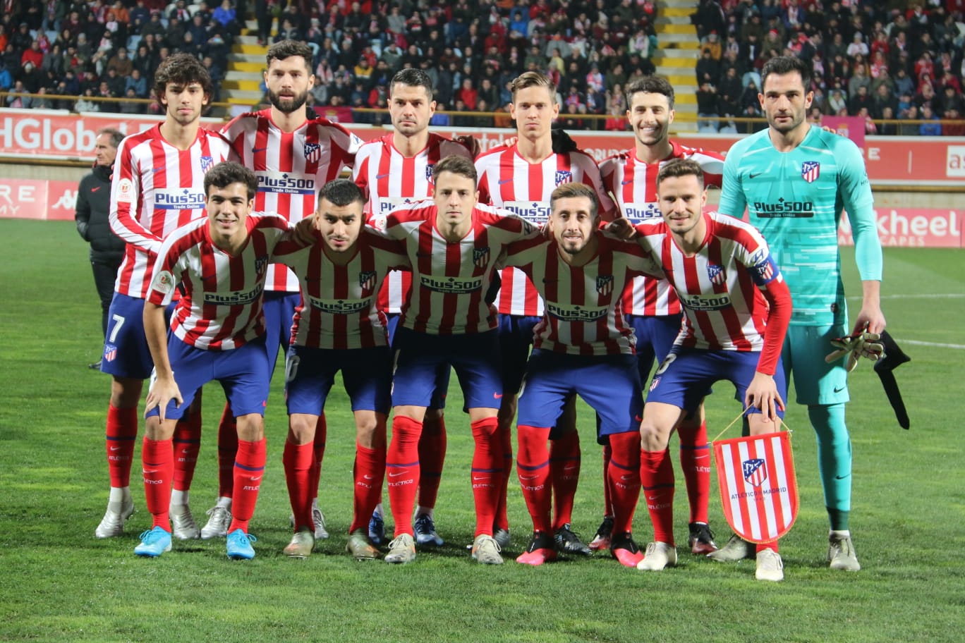 Las primeras imágenes del Cultural Atletico de Madrid. Lleno en el Reino de León para un intenso partido en la Copa del Rey.