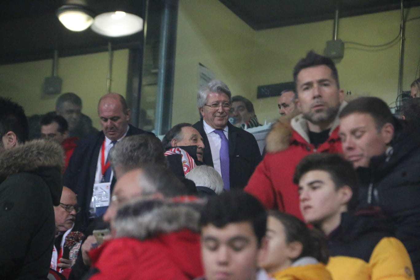 Las primeras imágenes del Cultural Atletico de Madrid. Lleno en el Reino de León para un intenso partido en la Copa del Rey.