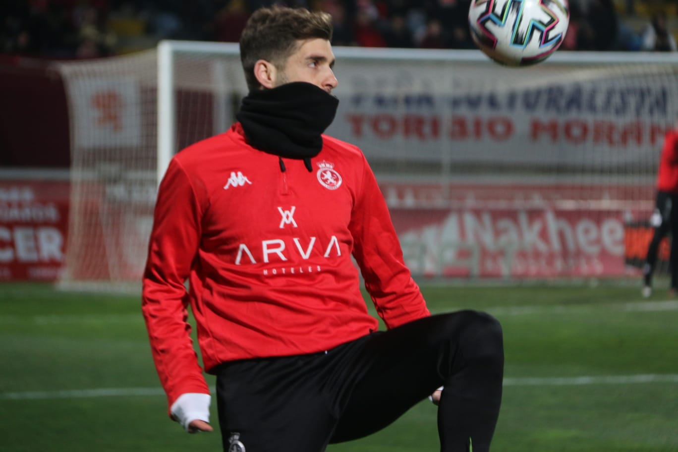 Las primeras imágenes del Cultural Atletico de Madrid. Lleno en el Reino de León para un intenso partido en la Copa del Rey.