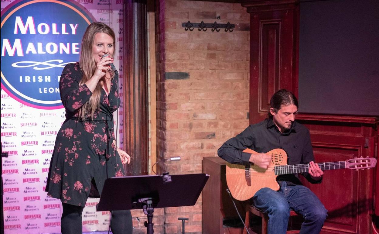 Sonia Rubín y Nico Guitare.