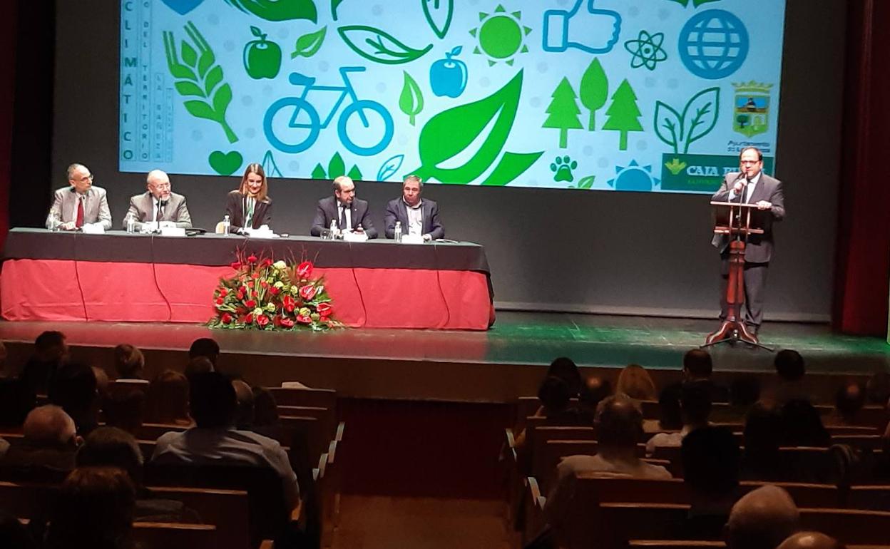 Los retos y el futuro del planeta, a análisis en una ponencia en La Bañeza