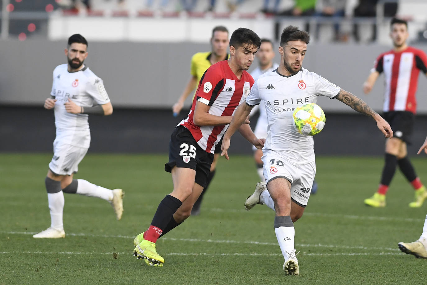 Fotos: Las imágenes del Bilbao Athletic-Cultural