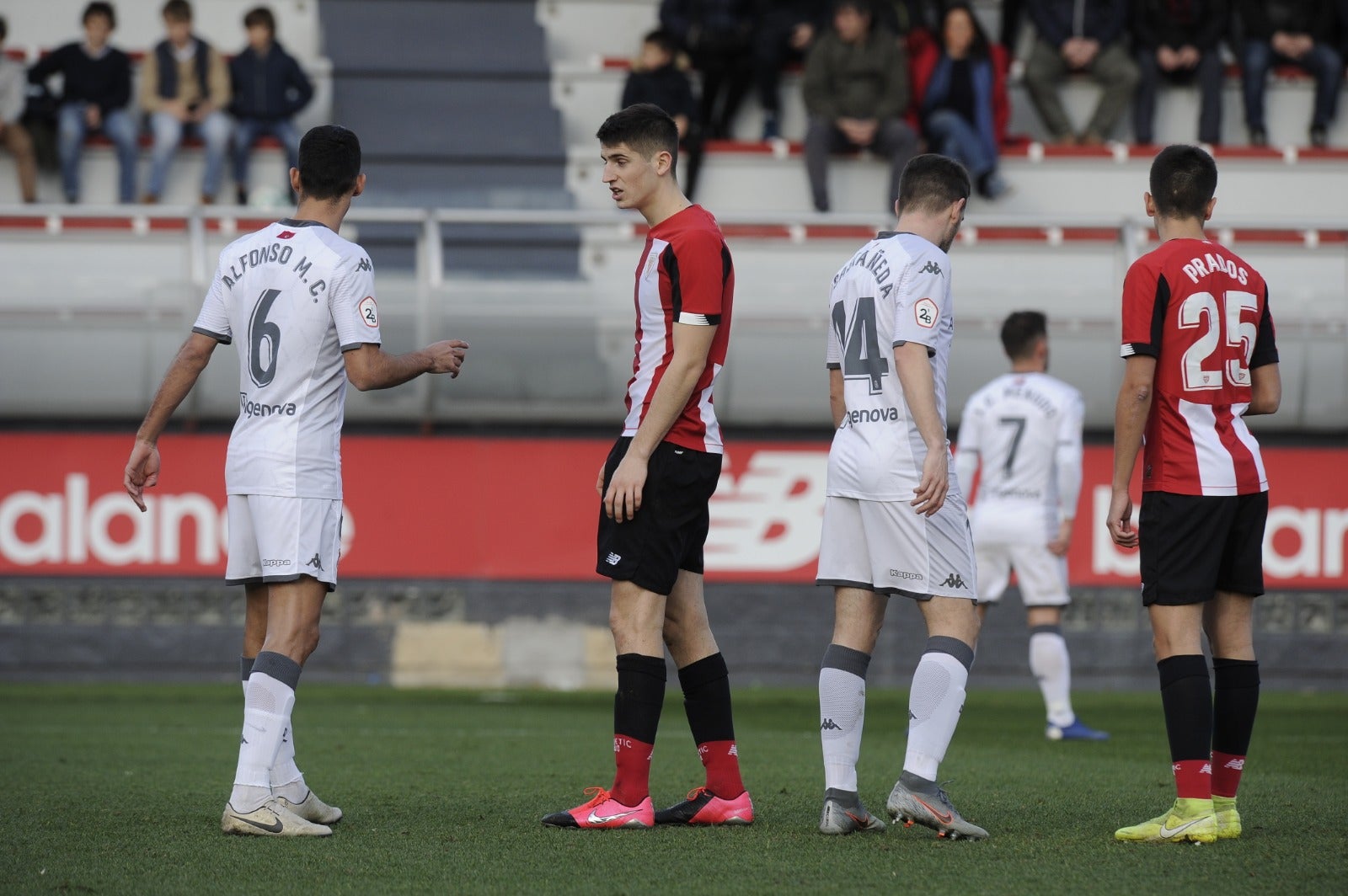 Fotos: Las imágenes del Bilbao Athletic-Cultural