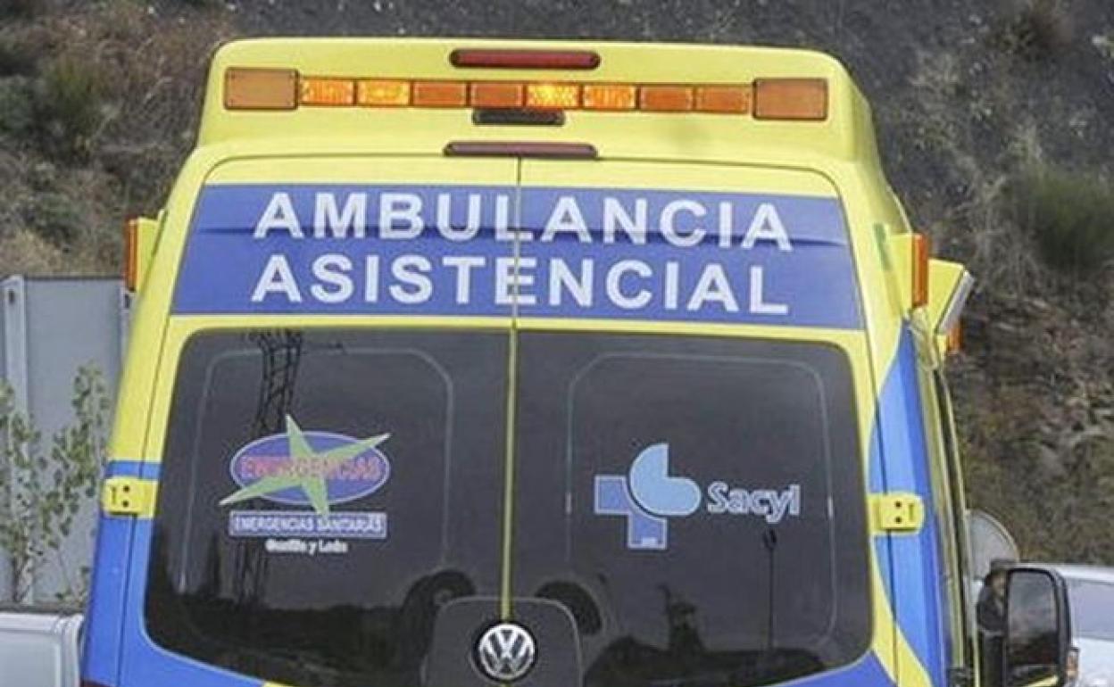 Imagen de una ambulancia de Emergencias Sacyl.