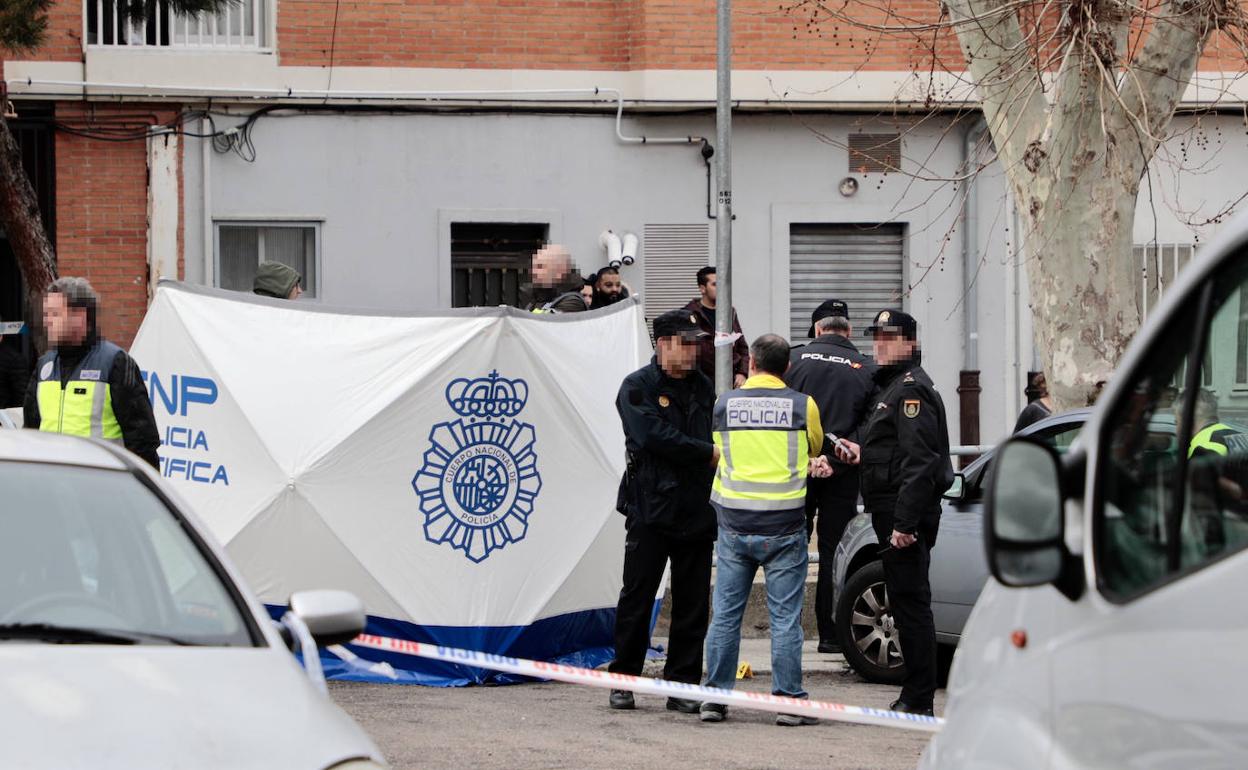 Un hombre muere por disparos en la calle Maestro Soler de Salamanca.